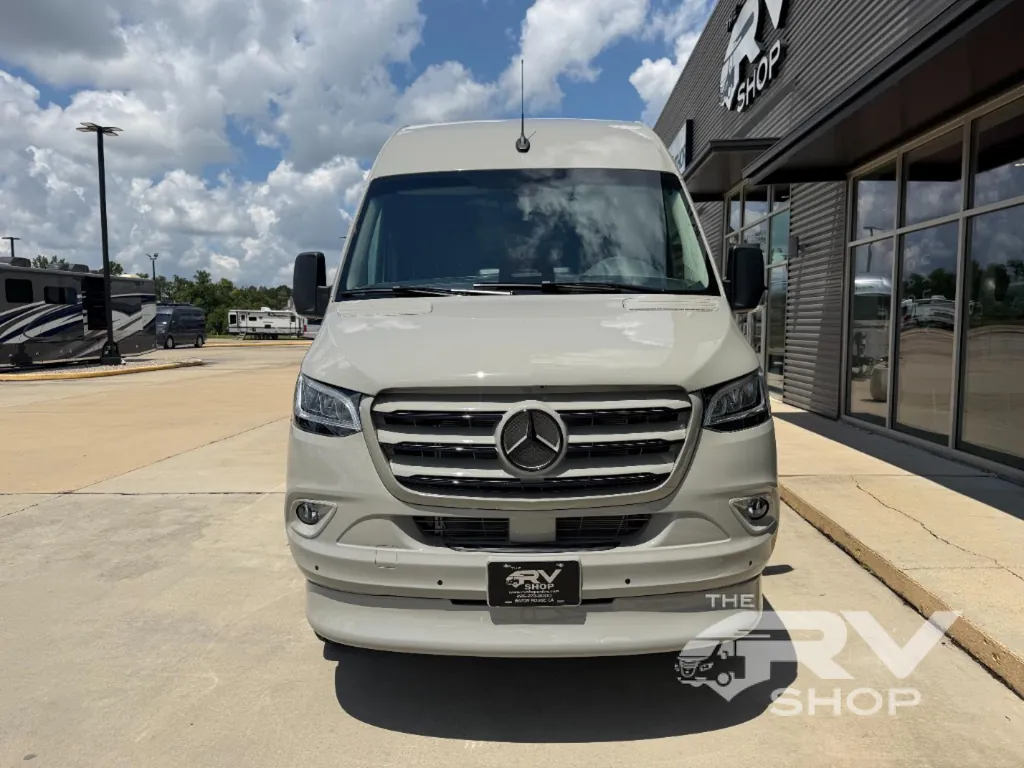 2027 Midwest Automotive Designs Luxe Cruiser D4, Photos photo 30