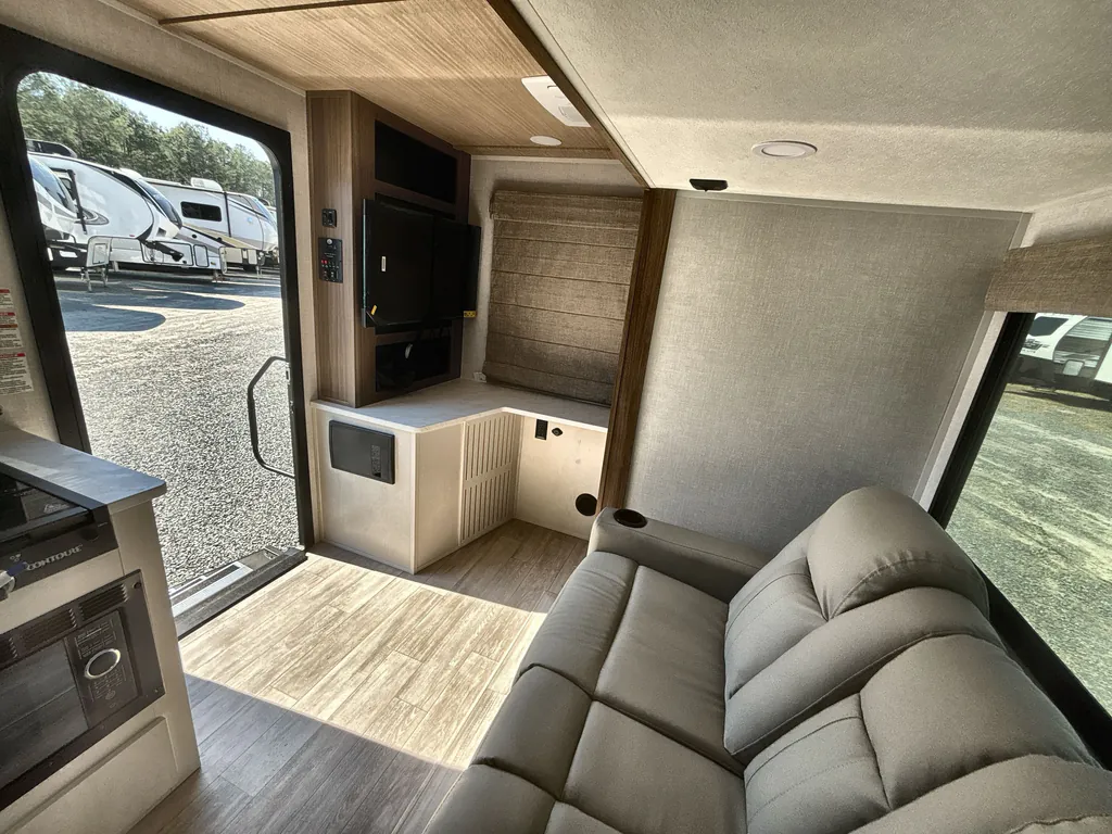 2026 Forest River Vibe Extreme Lite 2400RB, Photos photo 3