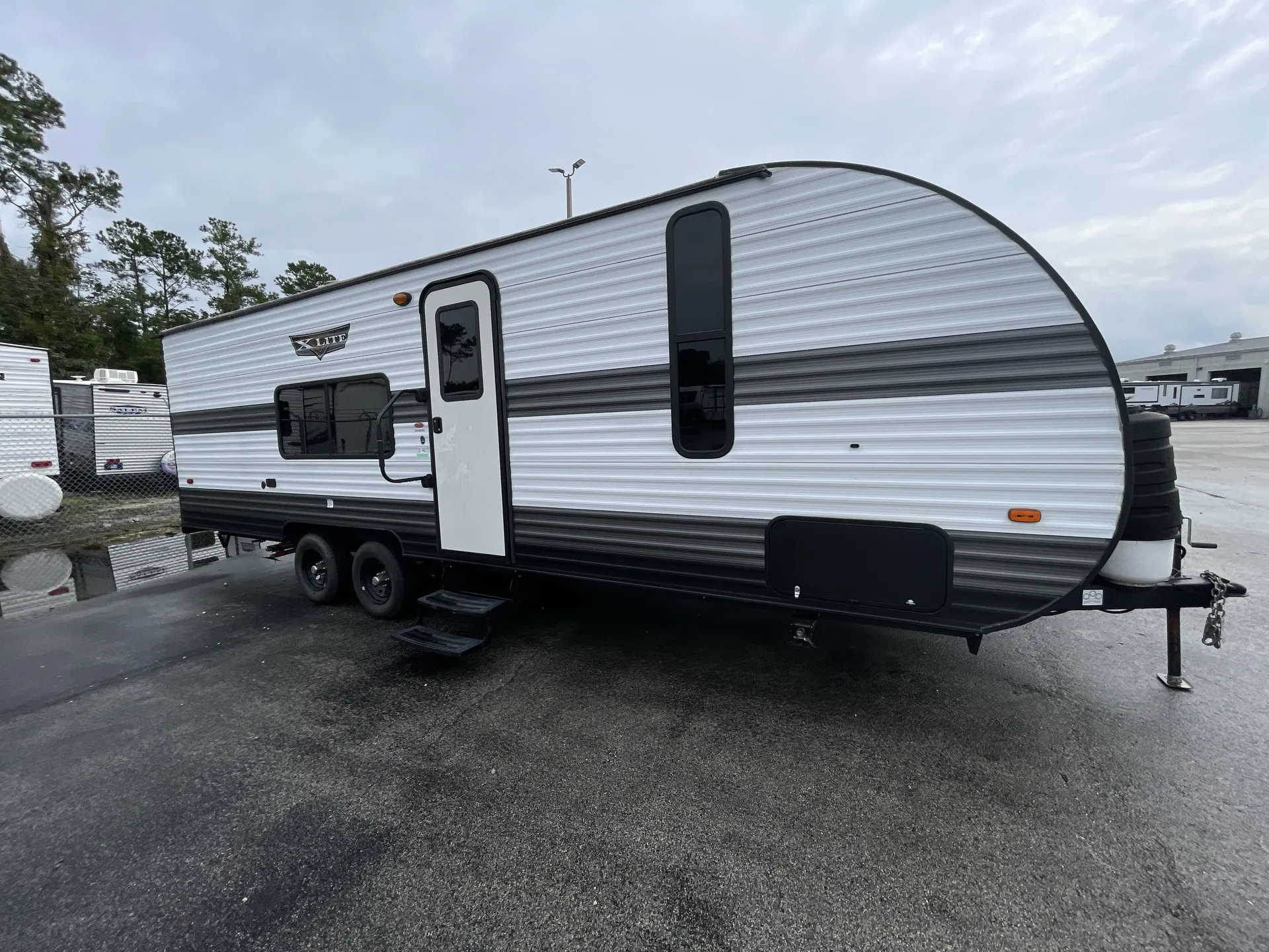 2023 Forest River Wildwood X-Lite 261BHXL — campside