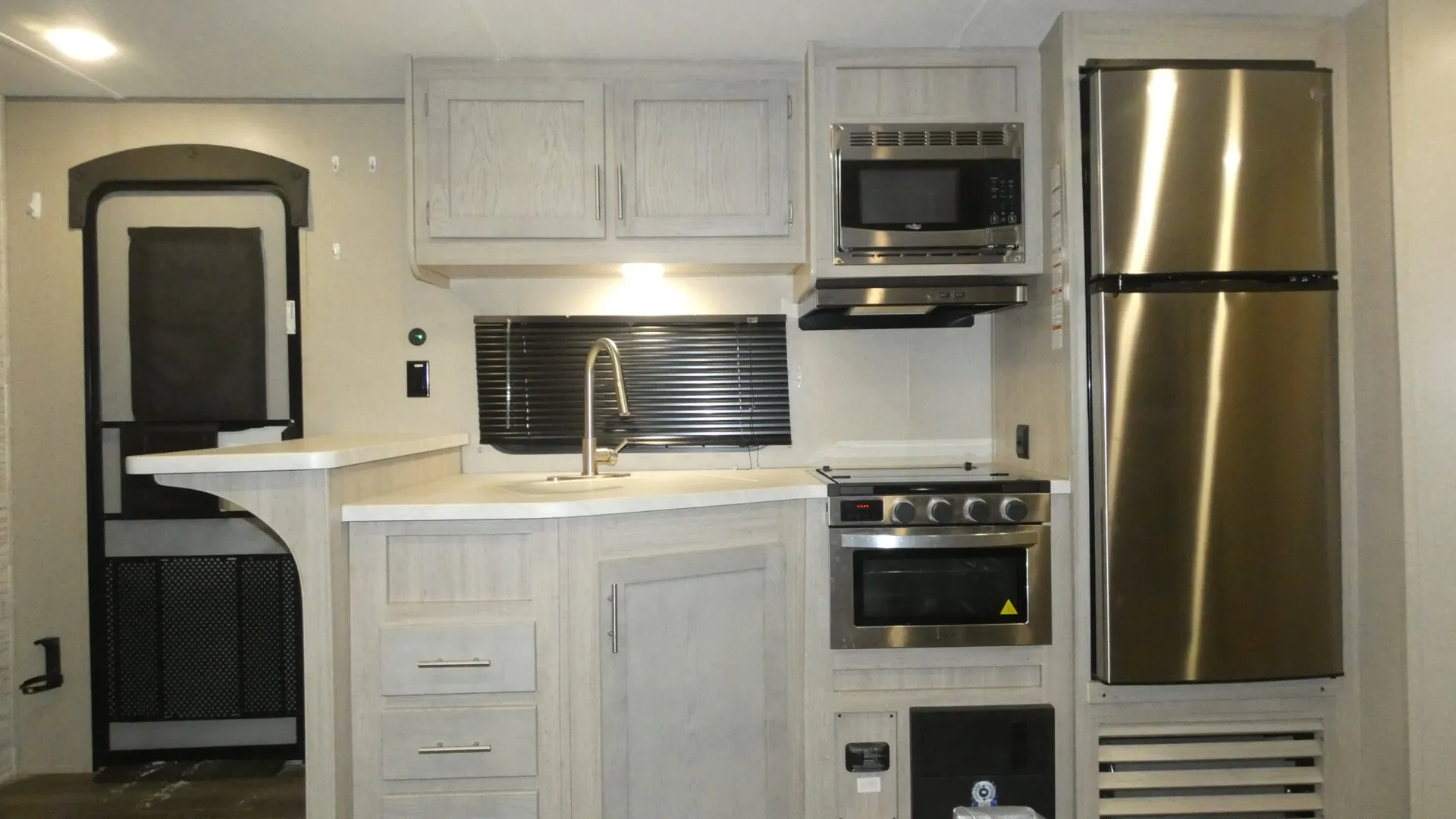 2023 Coachmen Catalina 243RBS - Photo 4