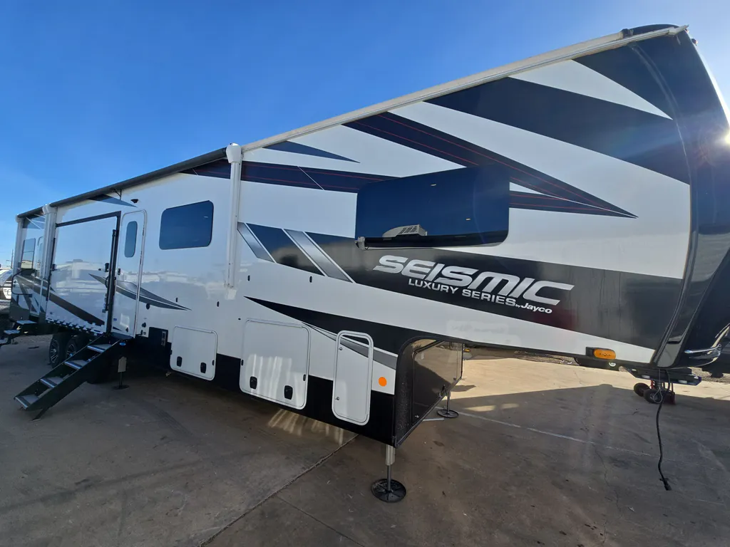 2025 Jayco Seismic Luxury Series 4113, Photos photo 5