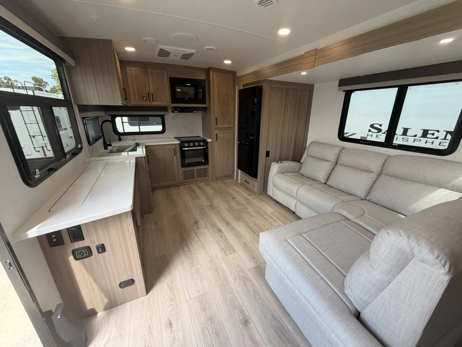 2027 Forest River Rockwood Ultra Lite 2711RK — Photo 6