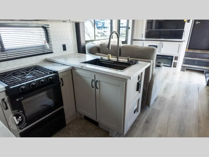 2026 Jayco Seismic 399 - Photo 3