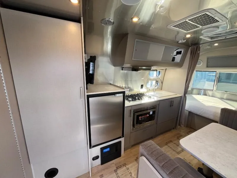 2026 Airstream Caravel 22FB - Photo 4