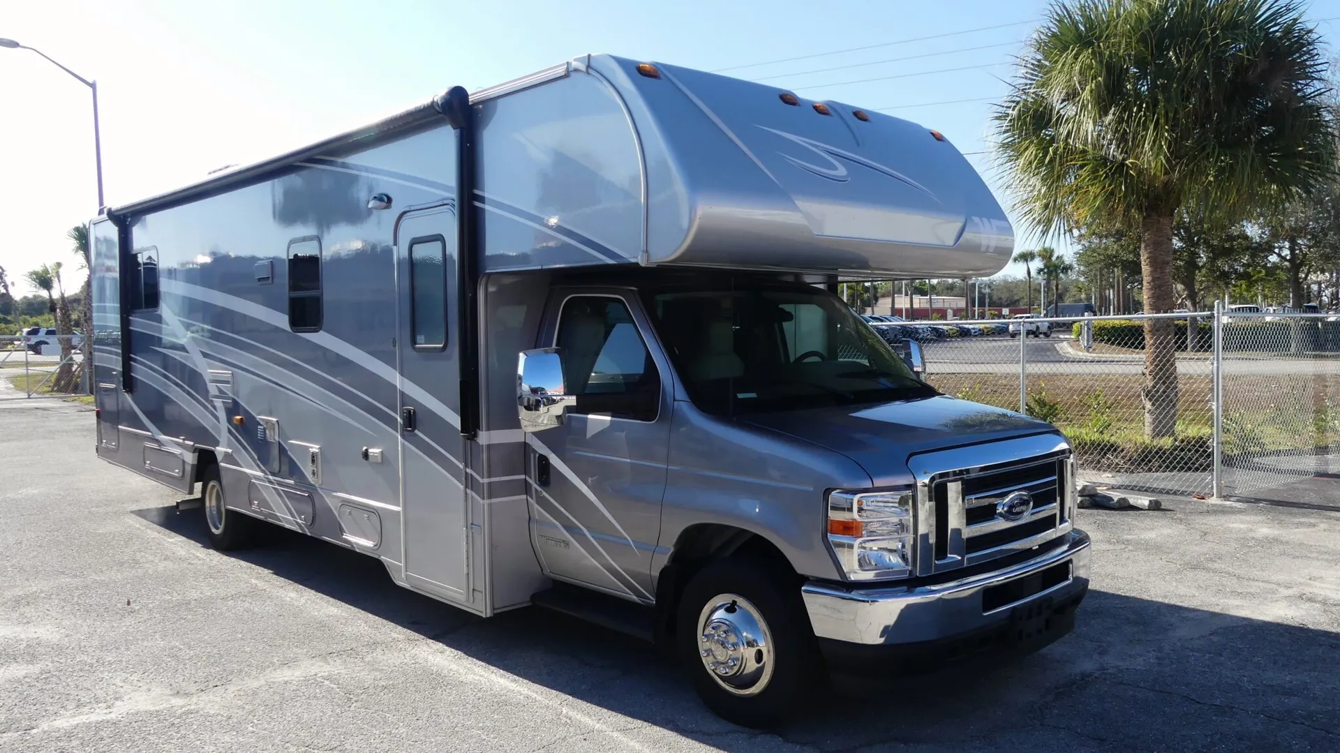 2025 Winnebago Minnie Winnie 31K - Photo 2