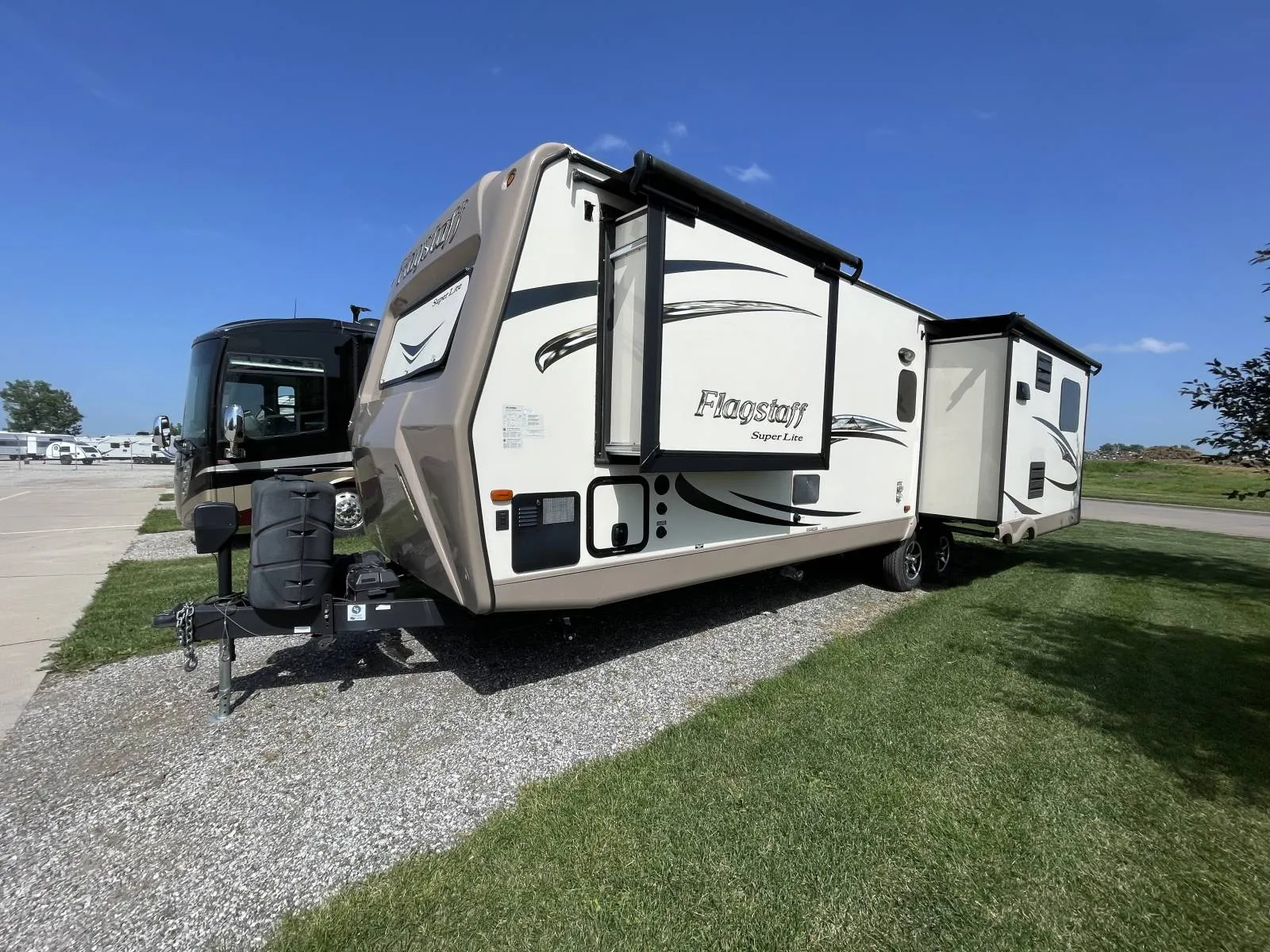 2017 Forest River FLAGSTAFF SUPER LITE 27RLWS - Photo 4