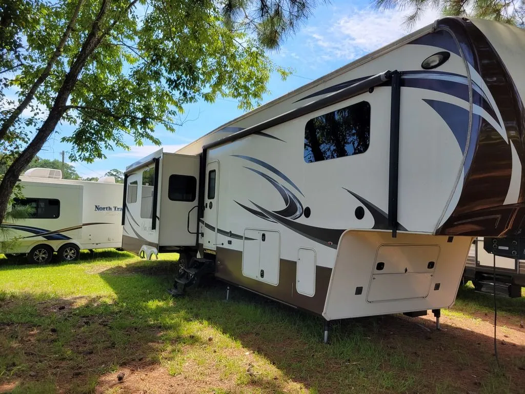 2015 EverGreen Bay Hill 369RL - Main photo