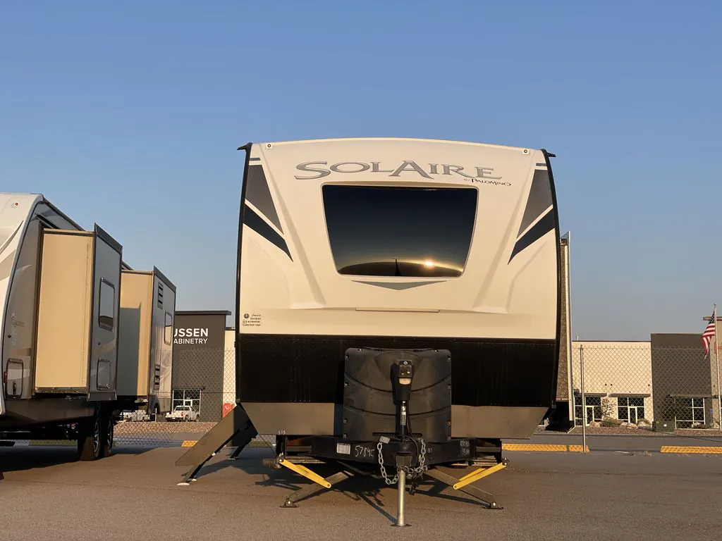 2022 Palomino Solaire 315DQBH - Photo 2