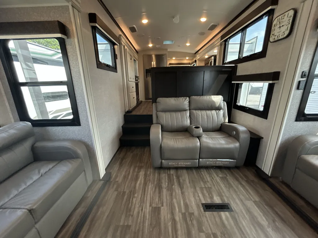 2023 Jayco North Point 380RKGS, Photos photo 2