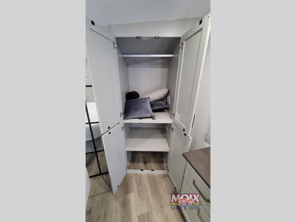2025 Brinkley Model Z 3400, Photos photo 5