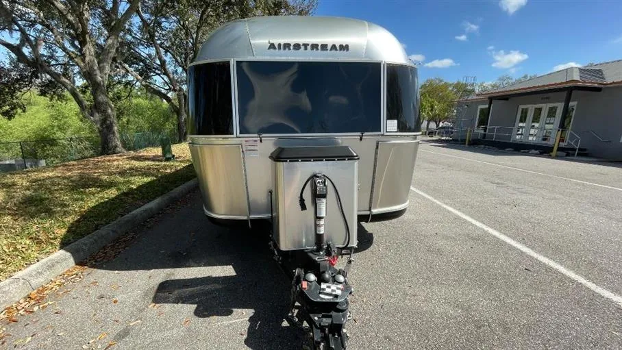2024 Airstream Classic 30RB - Photo 3