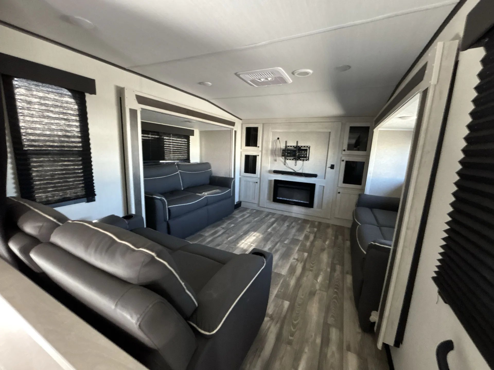 2024 Forest River Wildcat 35FL — living area main