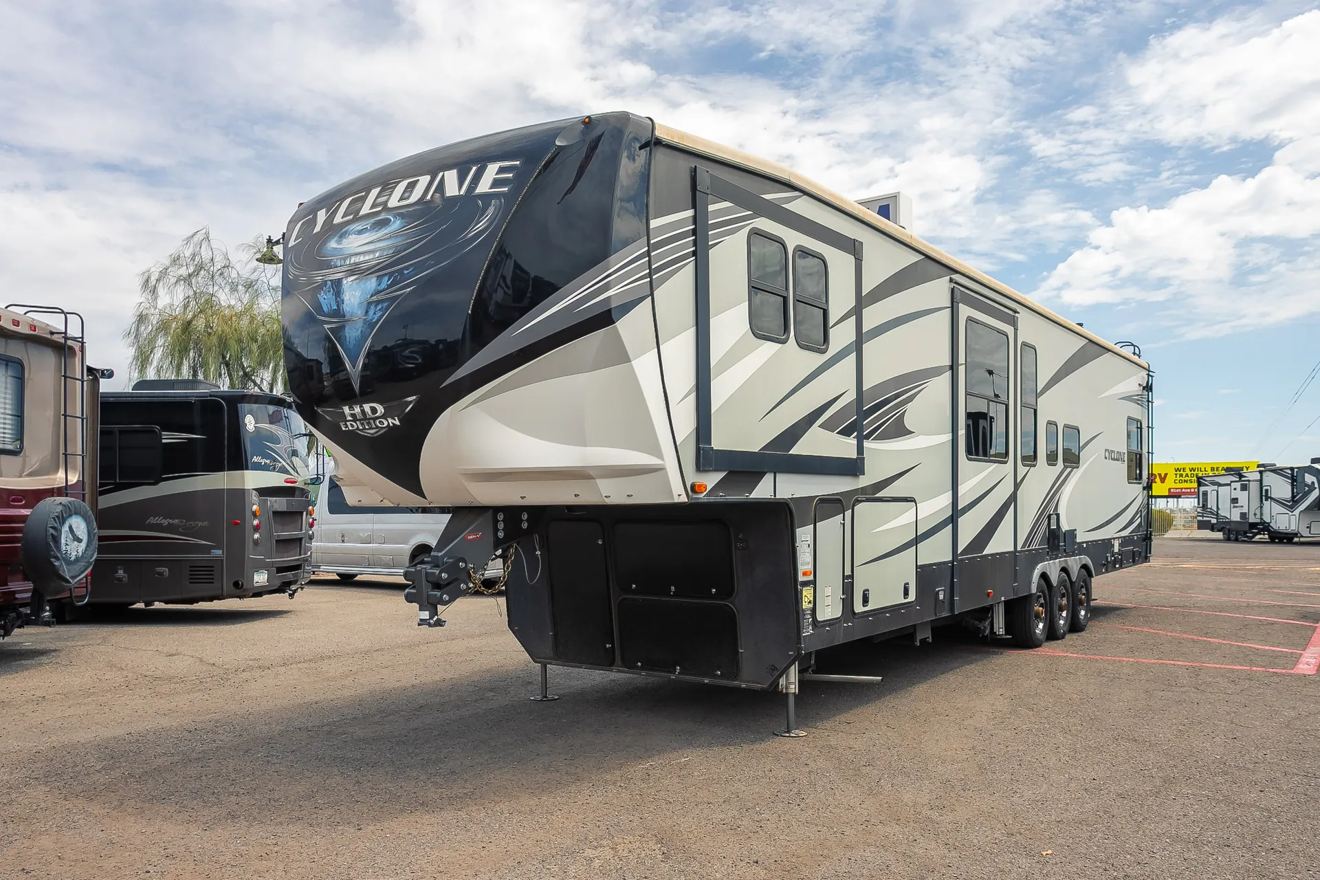 2021 Heartland Cyclone CY 4006 - Photo 3