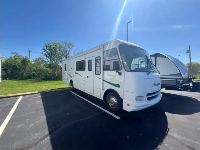 2002 Coachmen RV Pathfinder 300QB - Main photo