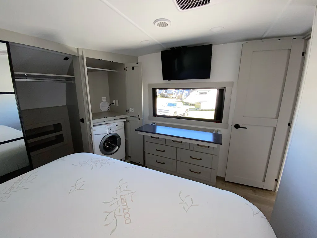 2025 Brinkley Model Z 3515, Photos photo 7