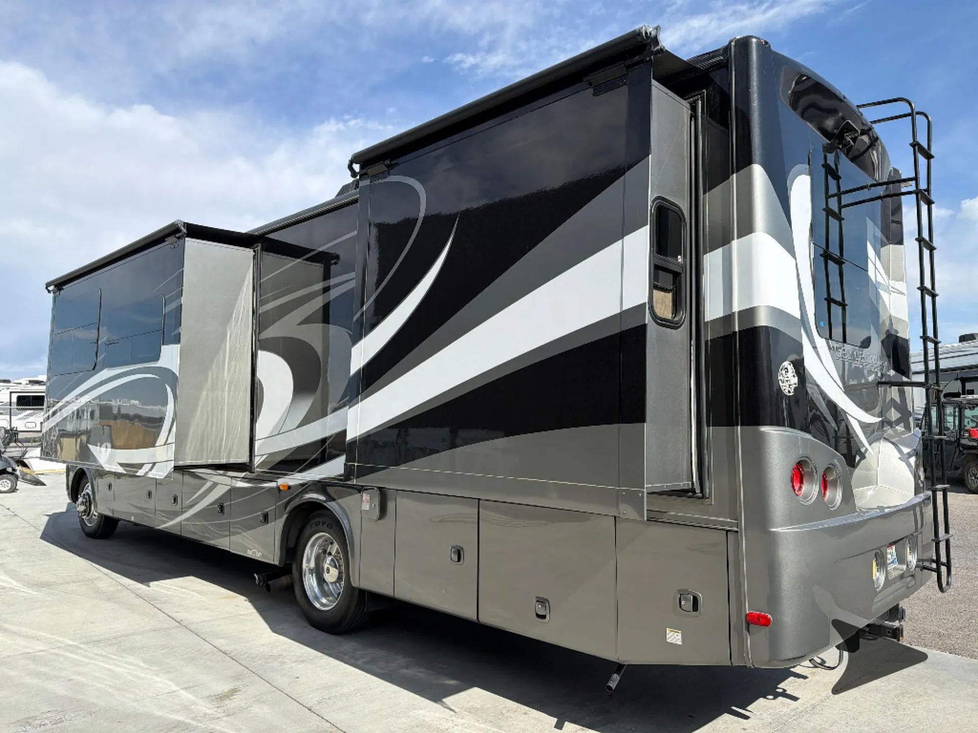 2016 Forest River Georgetown XL 350TS — Photo 6