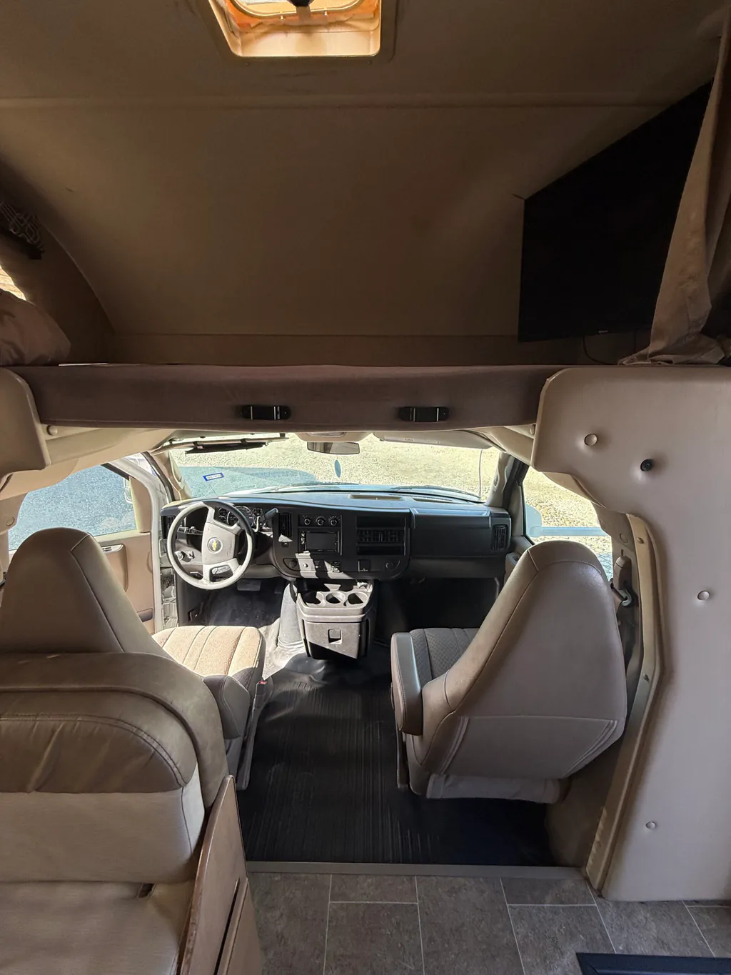 2019 Thor Motor Coach Chateau 22E, Photos photo 12
