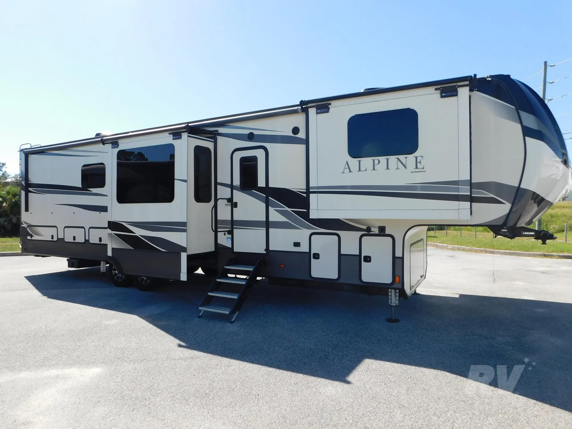 2020 Keystone Alpine 3711KP - Photo 2