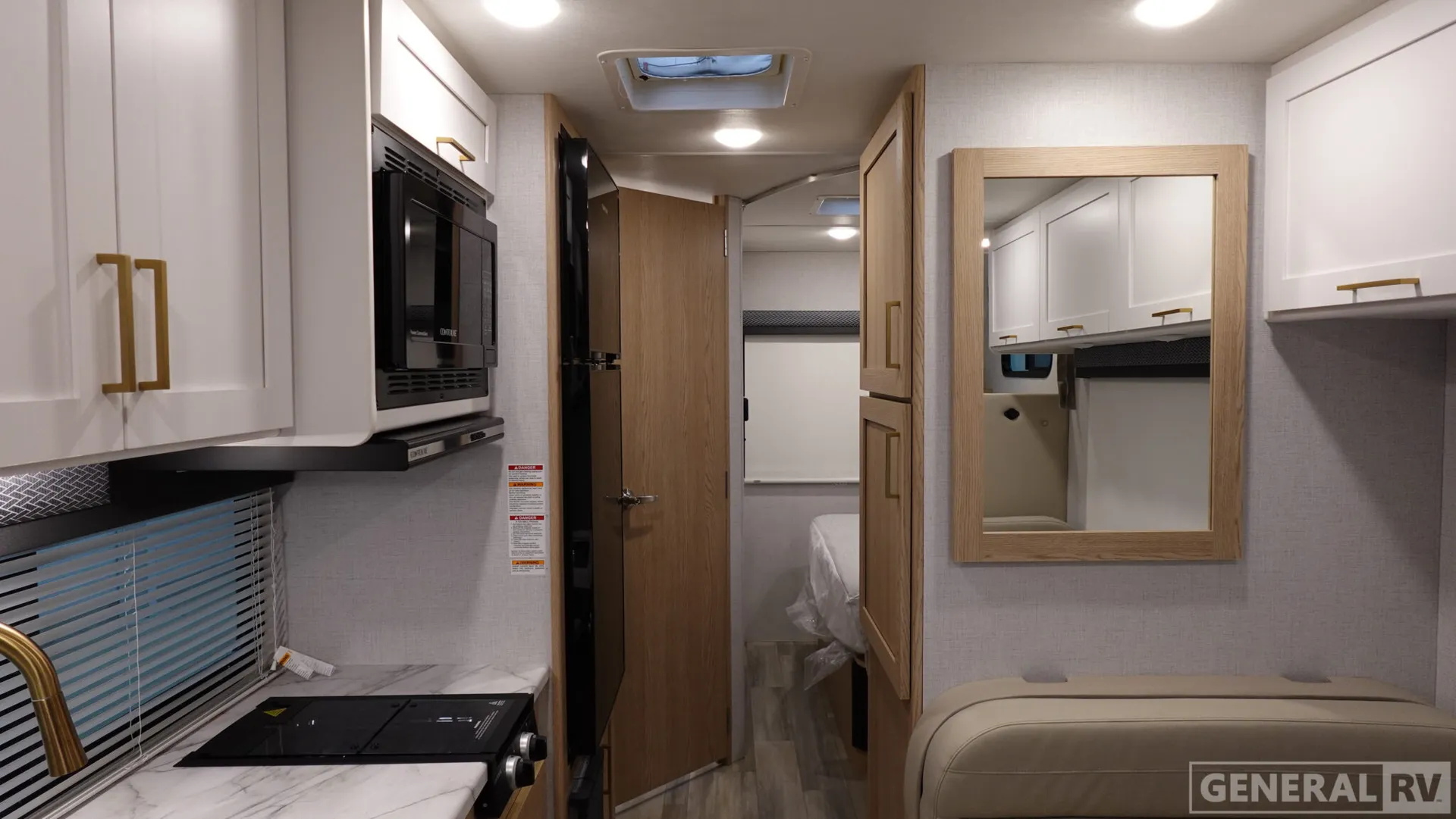 2026 Thor Motor Coach Four Winds 22Z - Photo 3