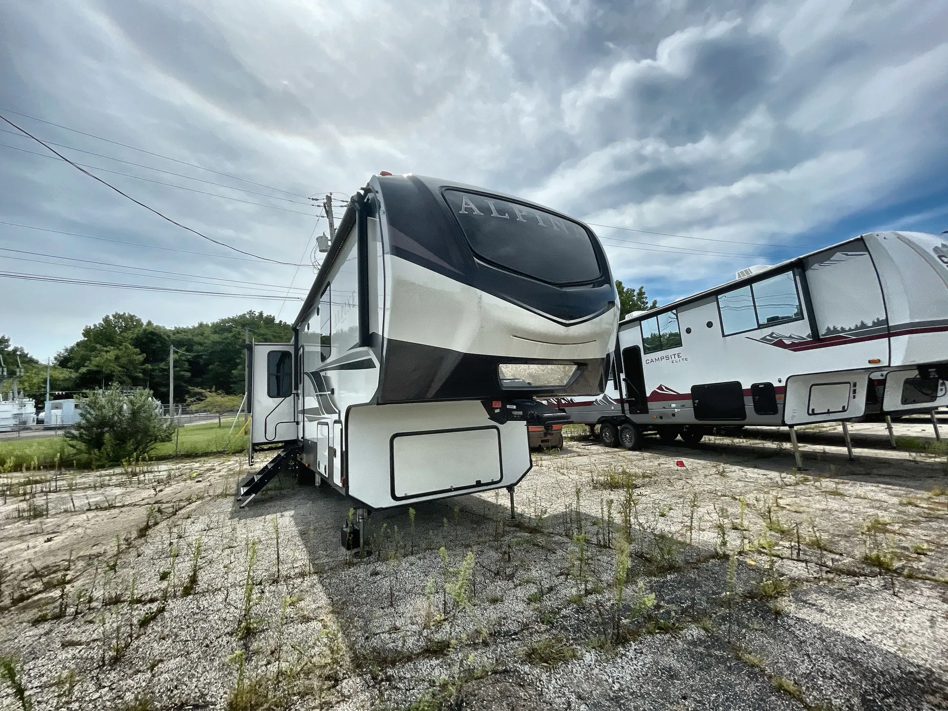 2021 Keystone Alpine 3650RL - Photo 2