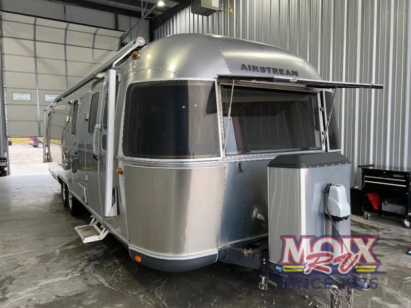 2016 Airstream Classic 30 - Photo 2