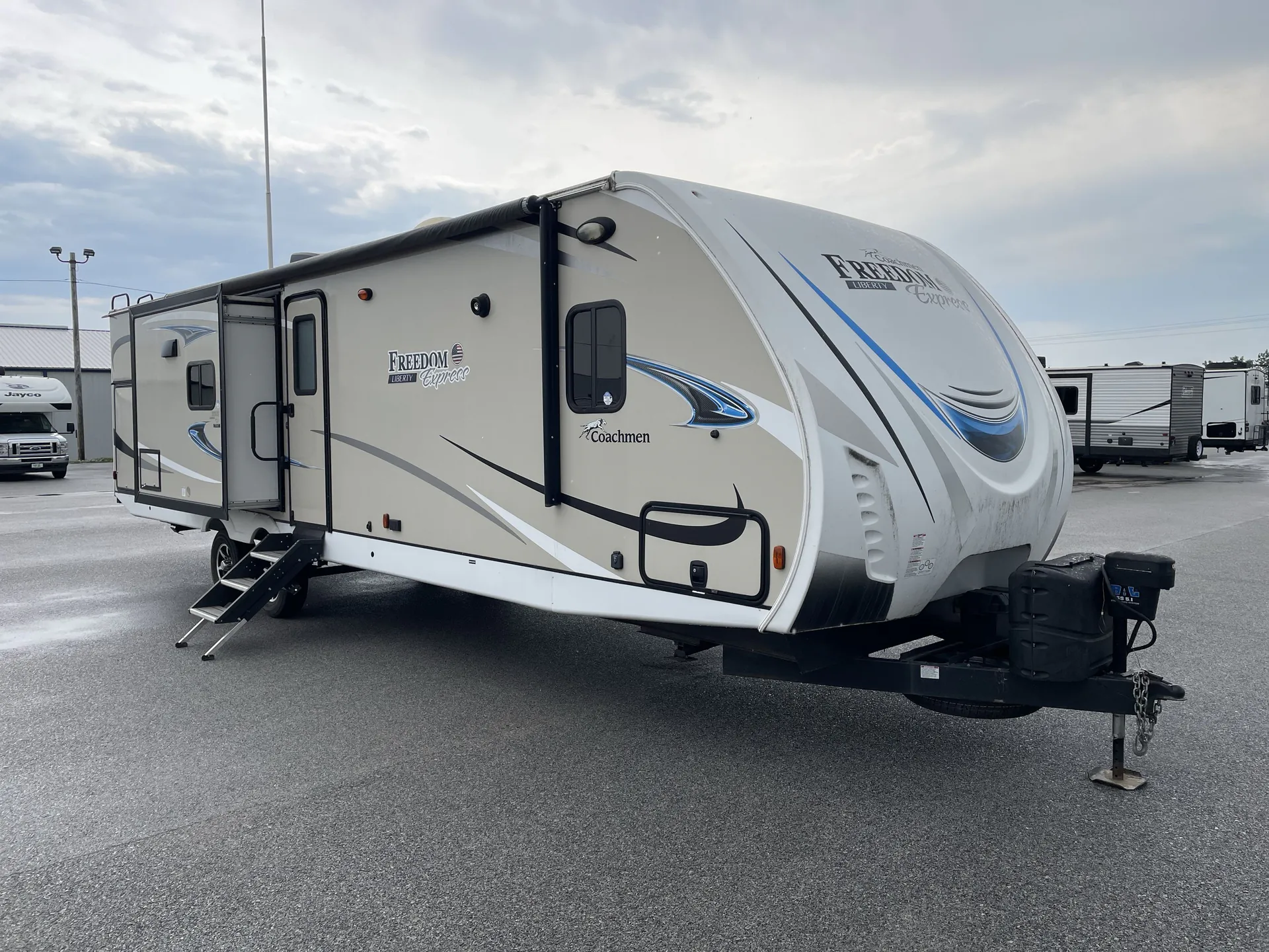 2019 Coachmen Freedom Express Liberty Edition 320BHDSLE - Photo 2