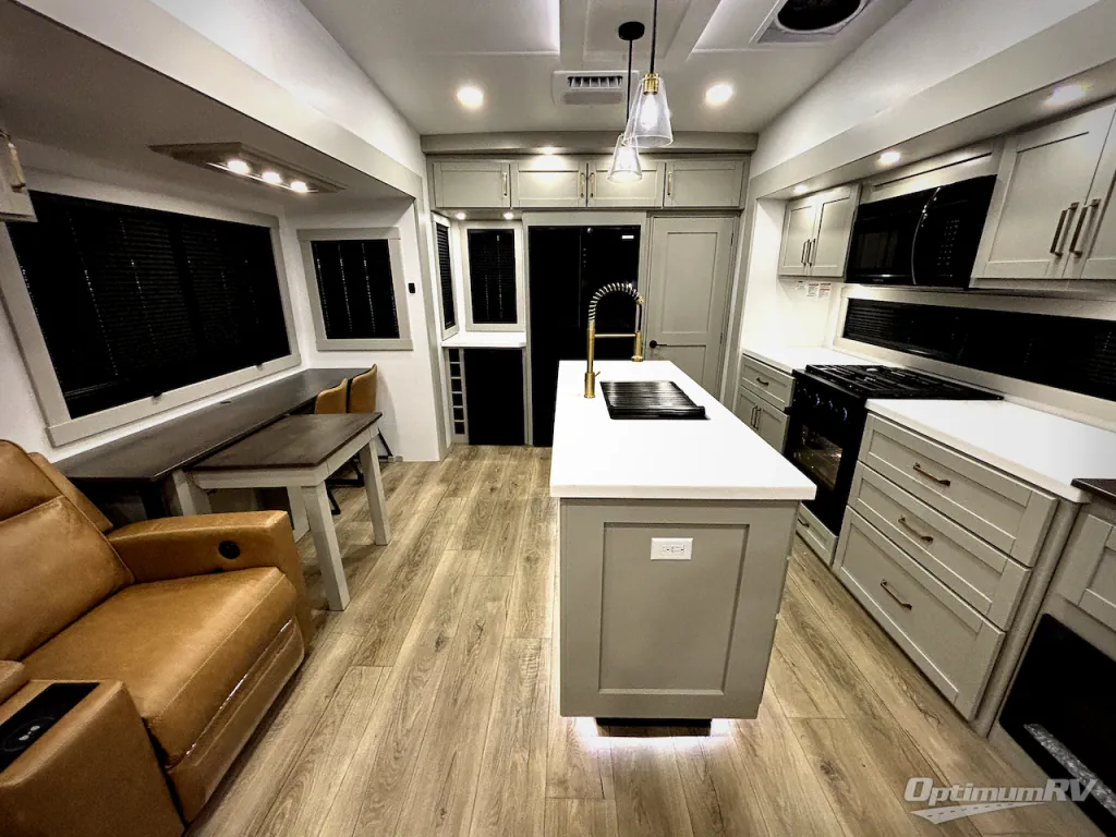 2025 Brinkley Model Z 3300, Photos photo 2