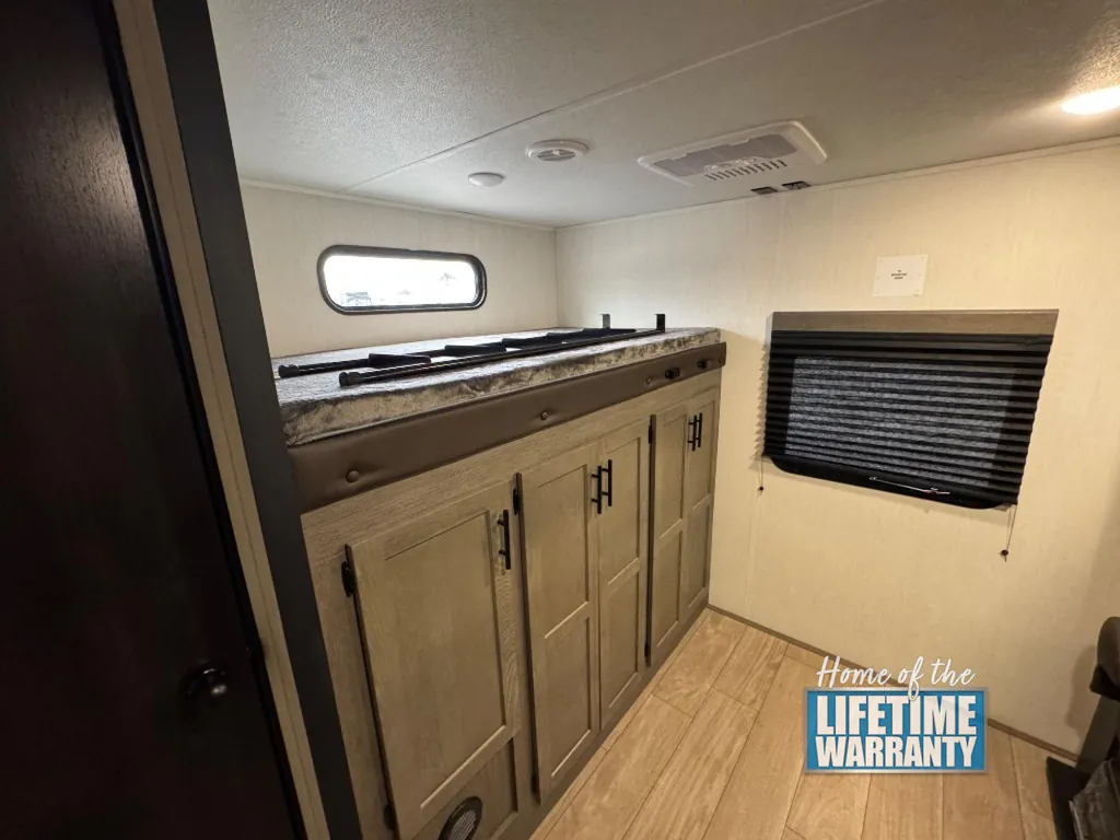 2026 Forest River Cherokee Alpha Wolf 33BH, Photos photo 14