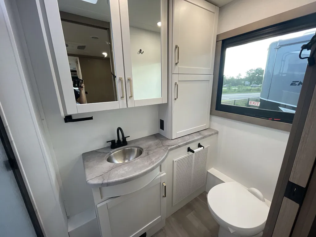 2027 Entegra Coach Vision XL 36C, Photos photo 14