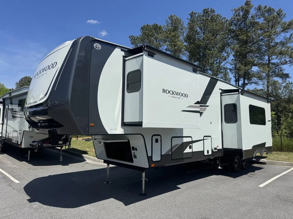 2026 Forest River Rockwood Signature 404SRK - Photo 4
