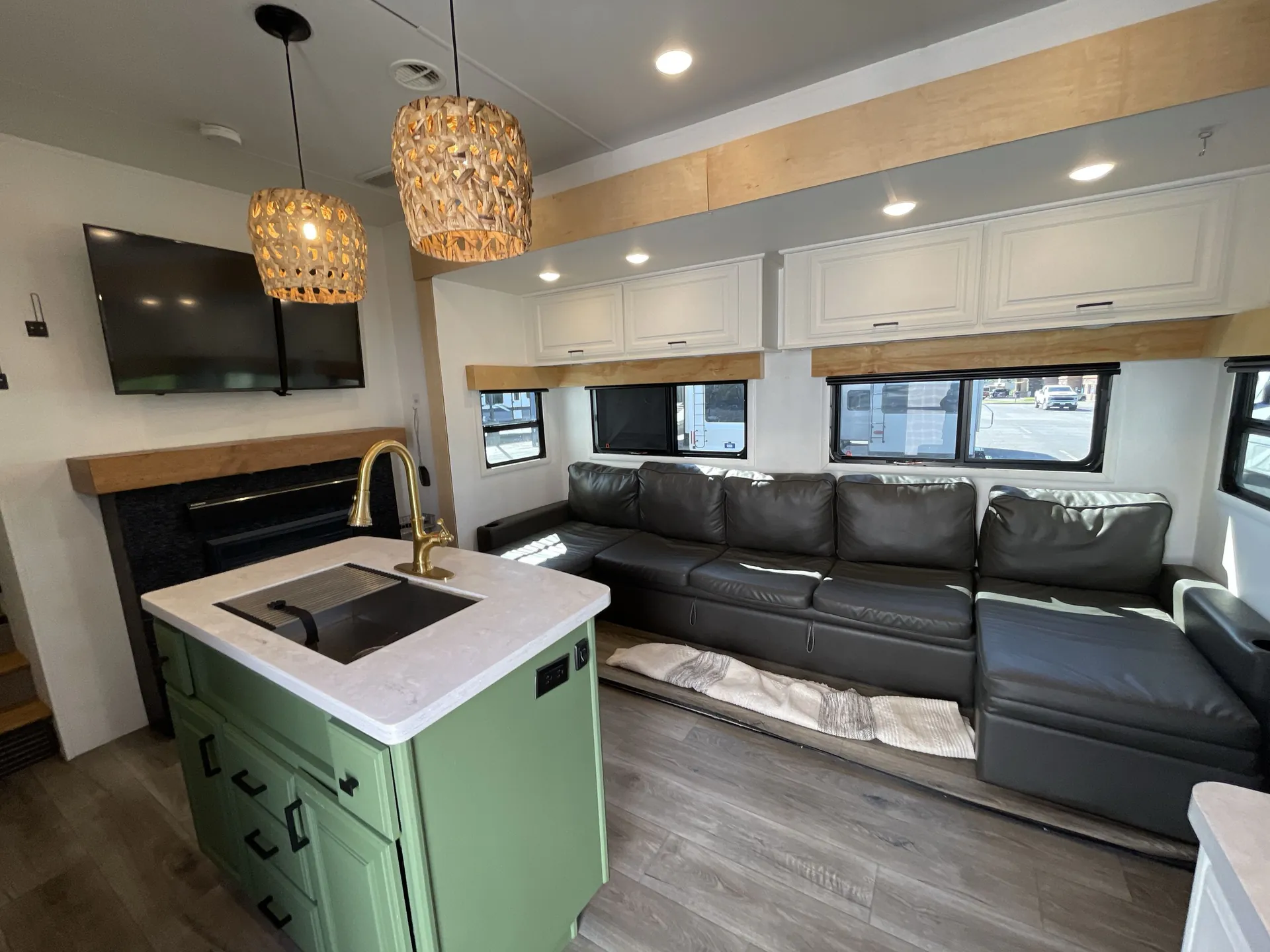 2021 Highland Ridge Open Range OF376FBH — living area main