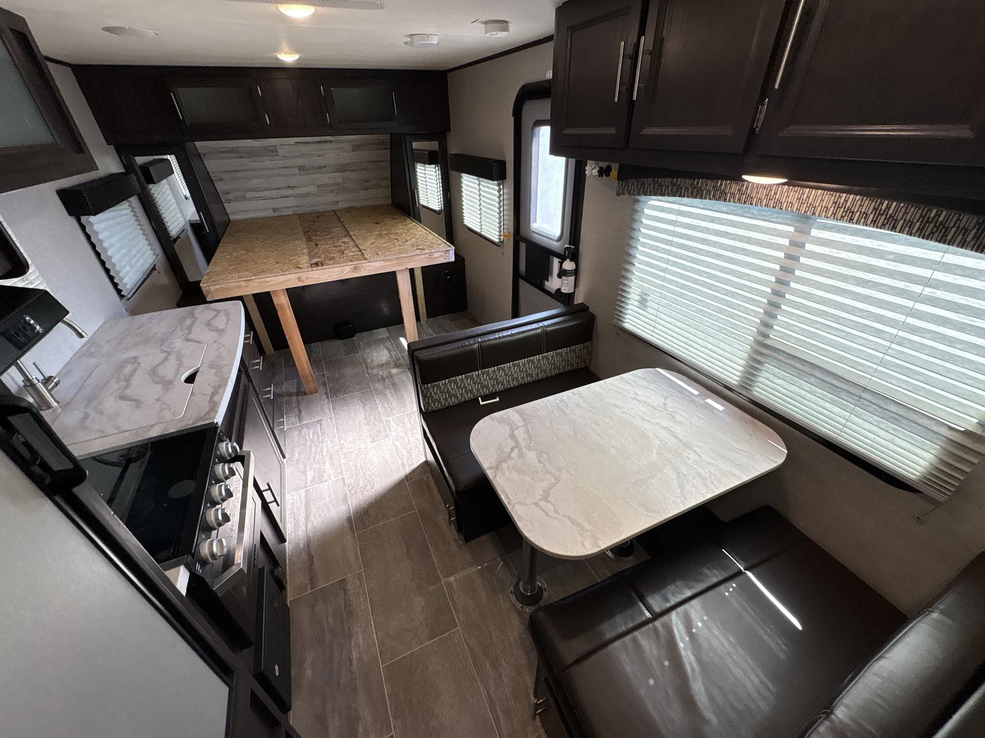 2019 Dutchmen Kodiak Ultra-Lite 227BH — living area main