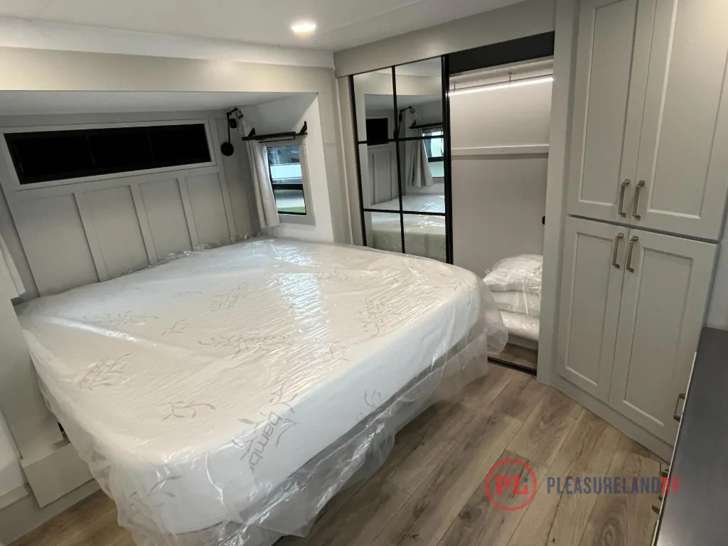 2026 Brinkley Model G 4100, Photos photo 29