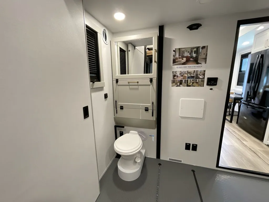 2026 Brinkley Model G 3950, Photos photo 35