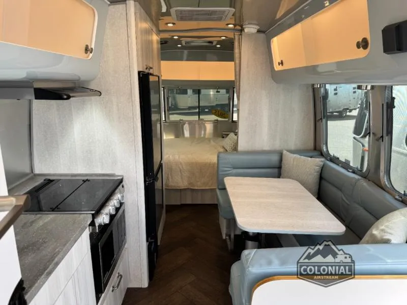 2025 Airstream International 23FB - Photo 3