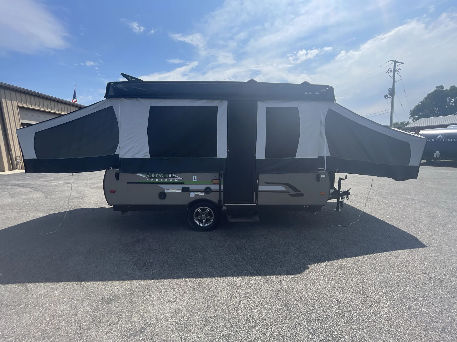 2021 Forest River Rockwood Freedom 2318G — campside