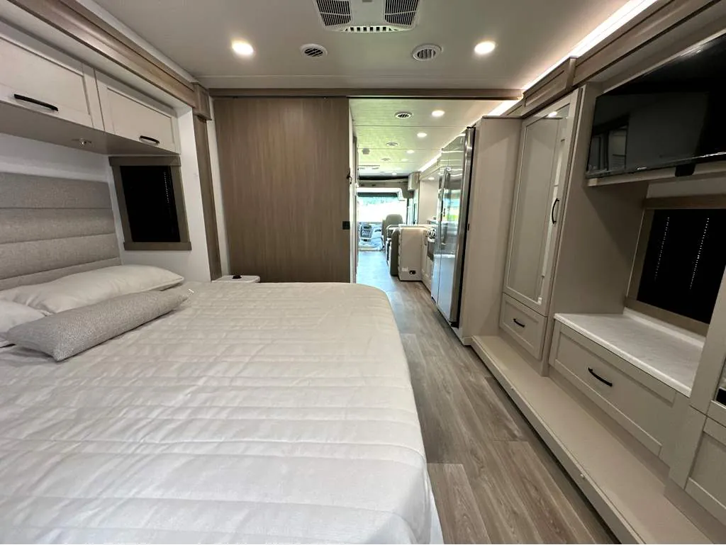 2027 Entegra Coach Vision XL 36C, Photos photo 19