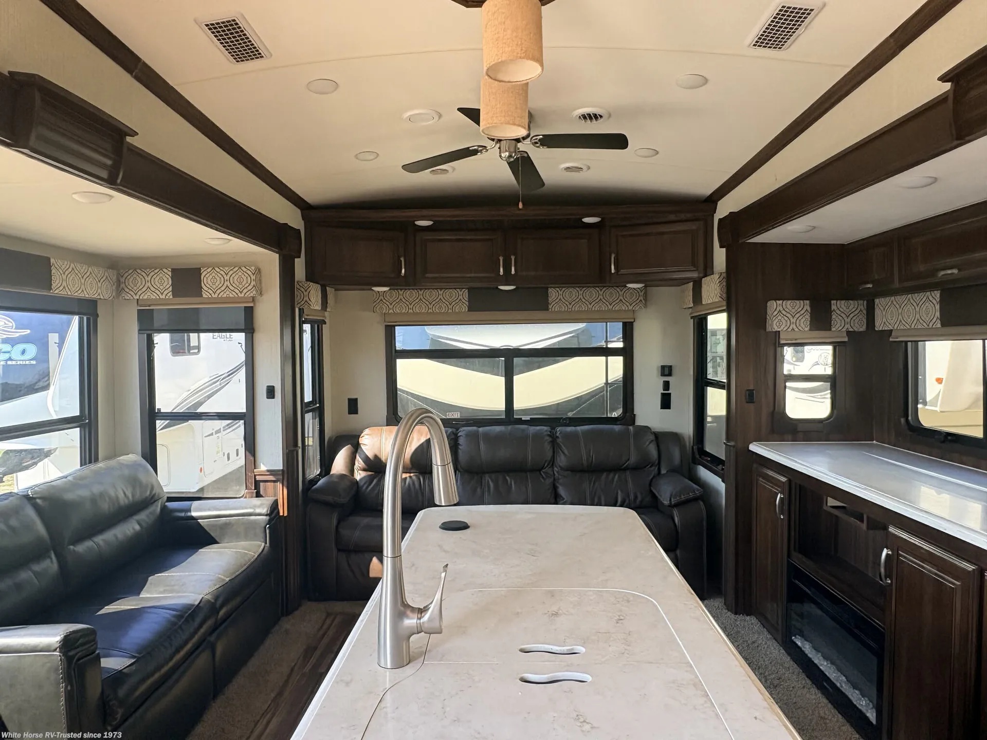 2018 Forest River Cardinal Luxury 3350RLX - Photo 4