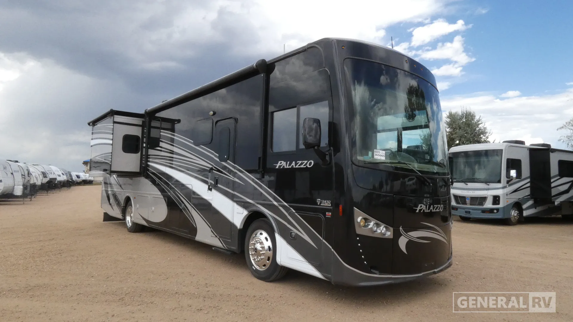 2017 Thor Motor Coach Palazzo 36.3 - Photo 2