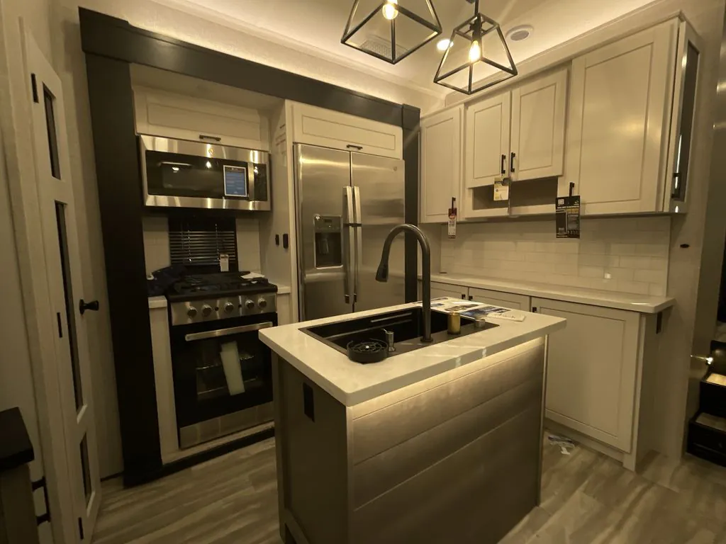 2025 Jayco Seismic Luxury Series 3815, Photos photo 15