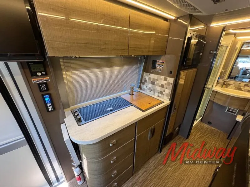 2018 Winnebago Era 70M - Photo 3