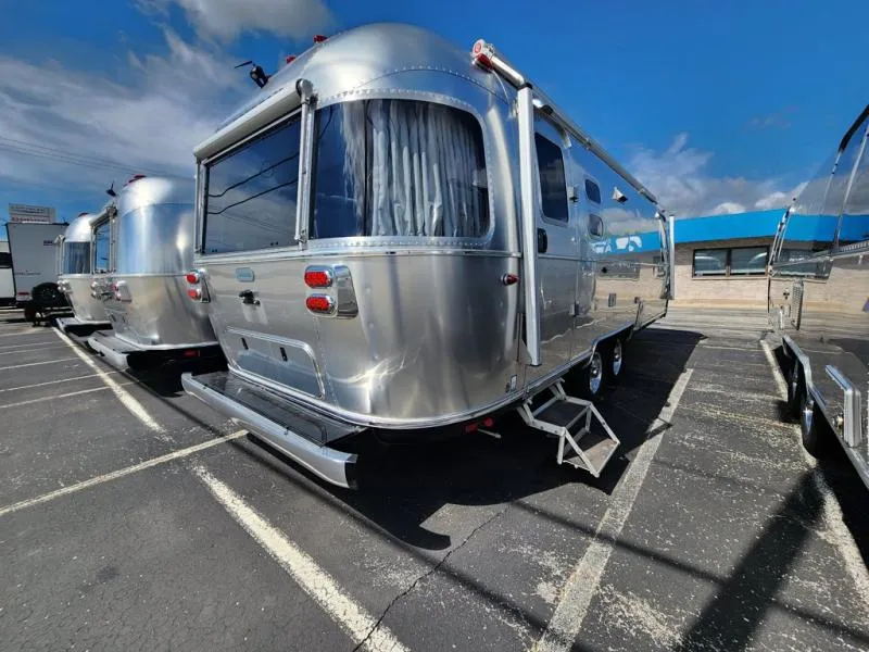 2025 Airstream Globetrotter 27FB - Photo 4