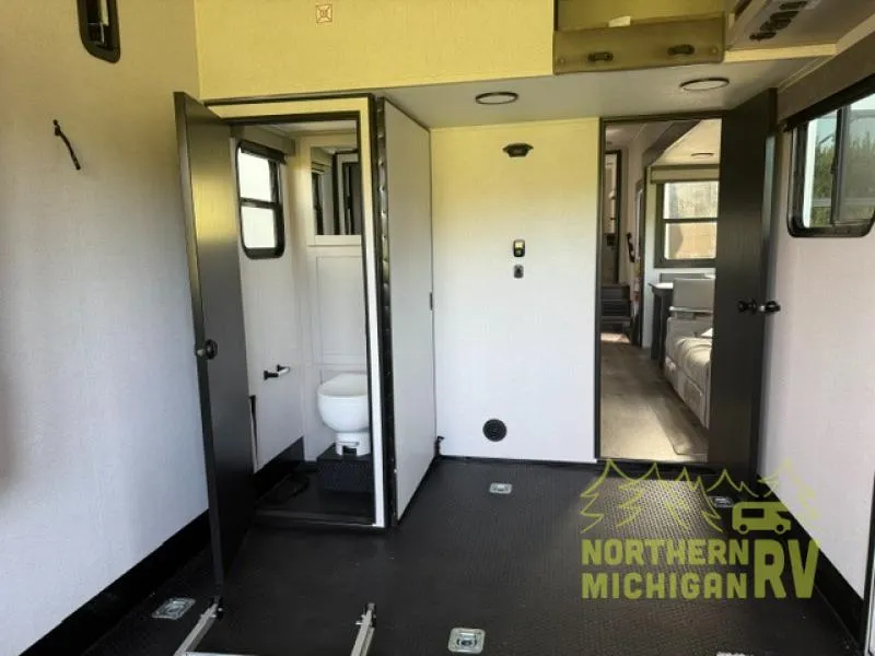 2026 Jayco Seismic 395 - Photo 4