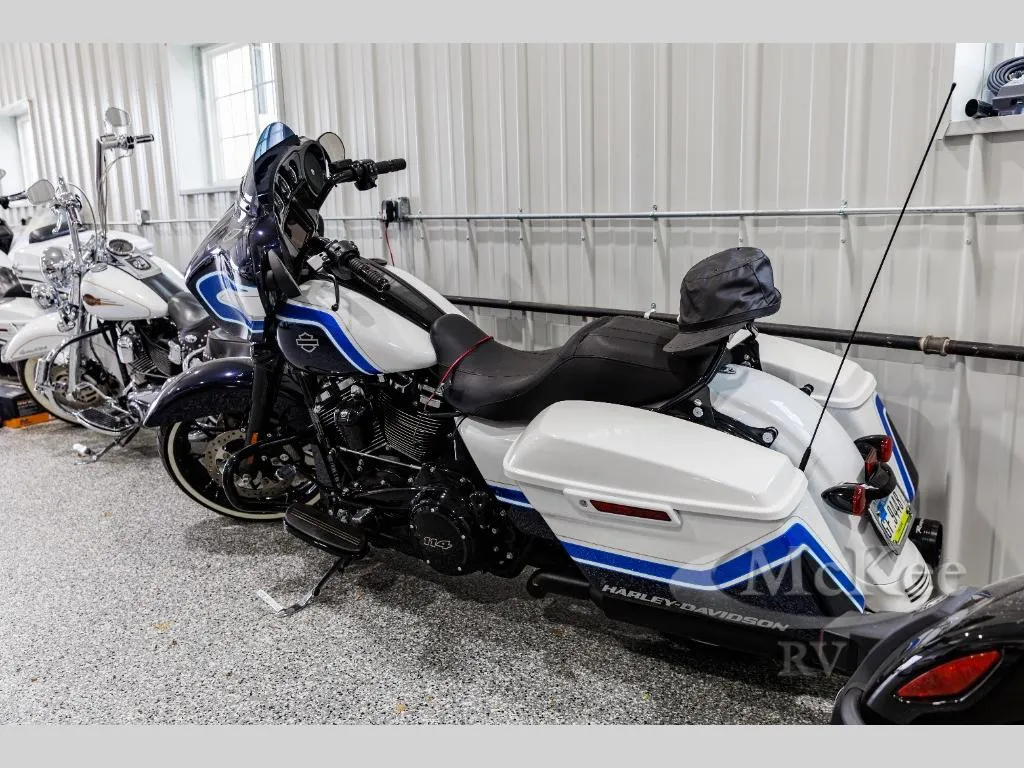 2021 Harley-Davidson Street Glide ARCTIC BLAST - Photo 4
