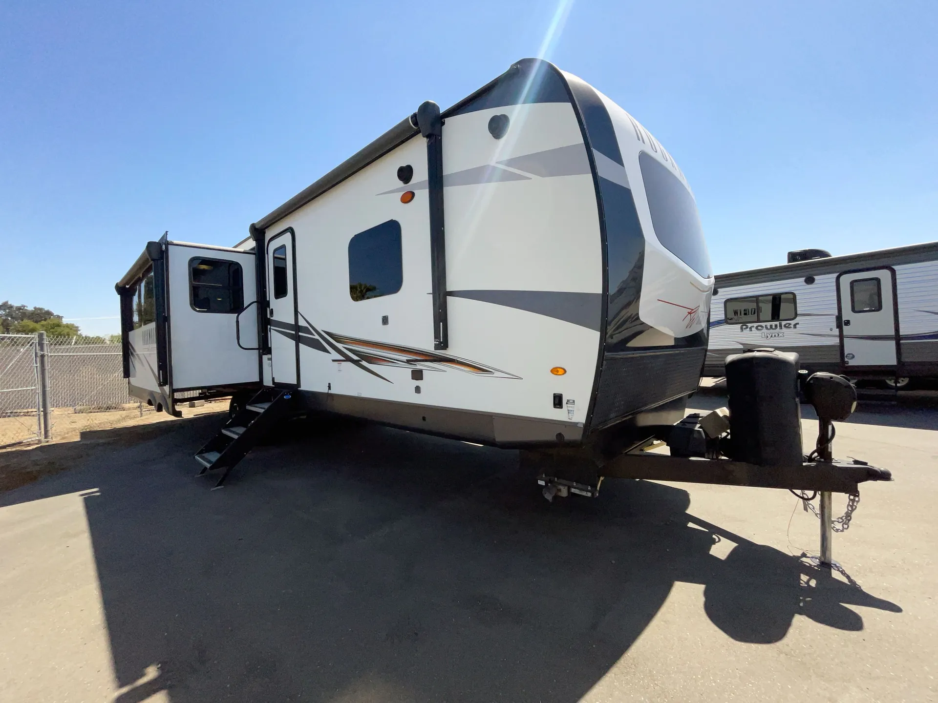 2021 Forest River Rockwood Ultra Lite 2906BS - Photo 2