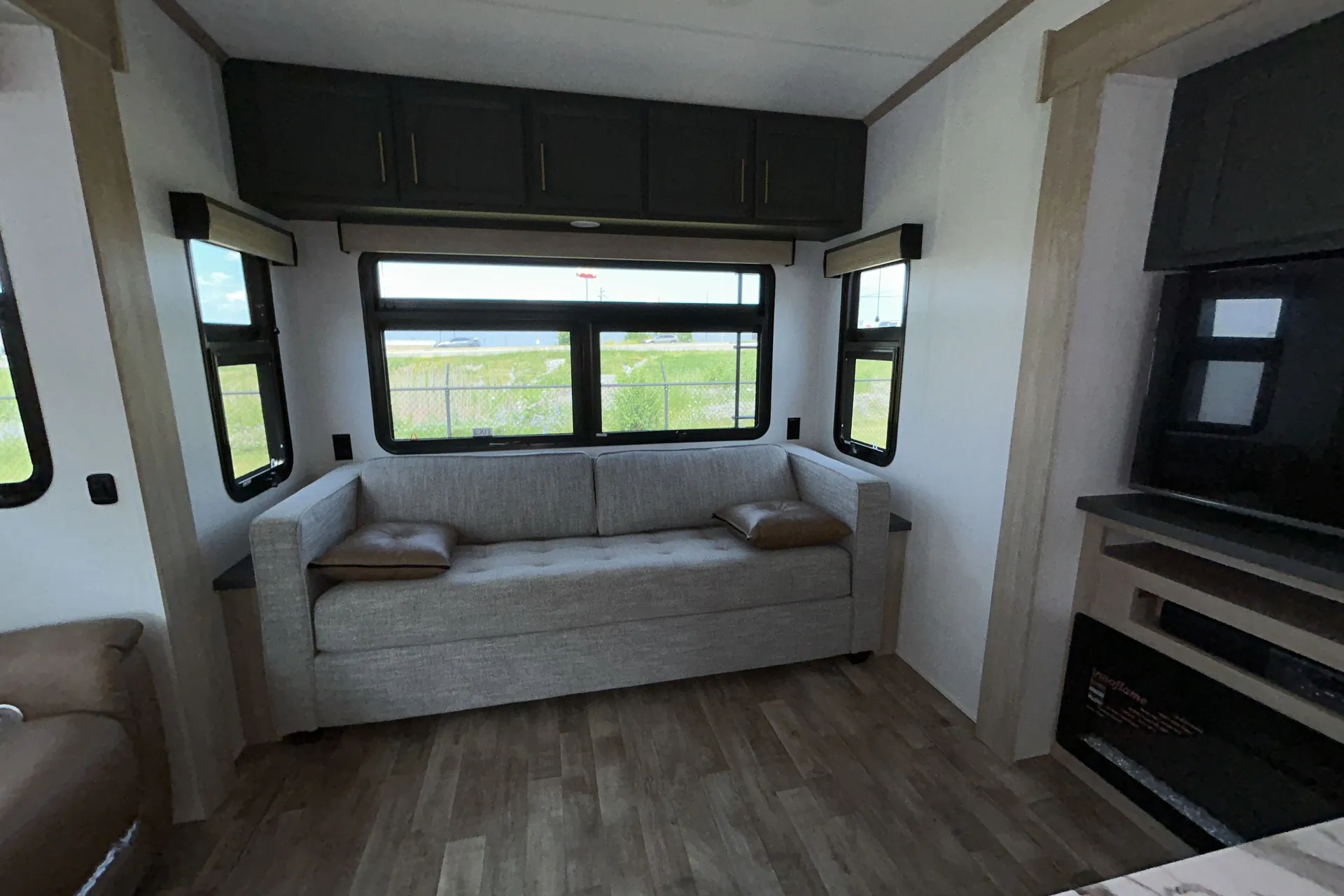 2026 k-z rv Ridgeway 31RL — living area main