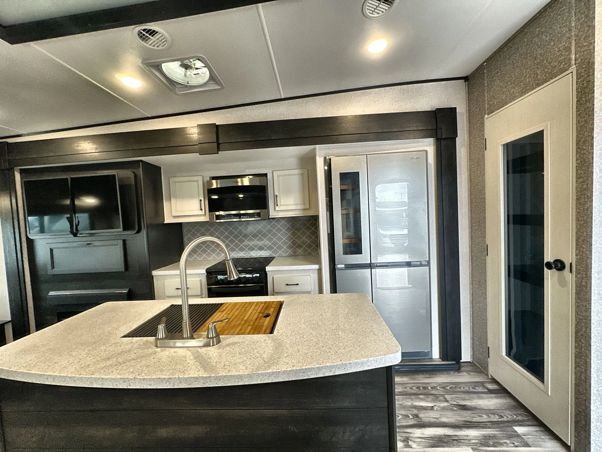 2022 Highland Ridge Roamer RF294RLS - Photo 4
