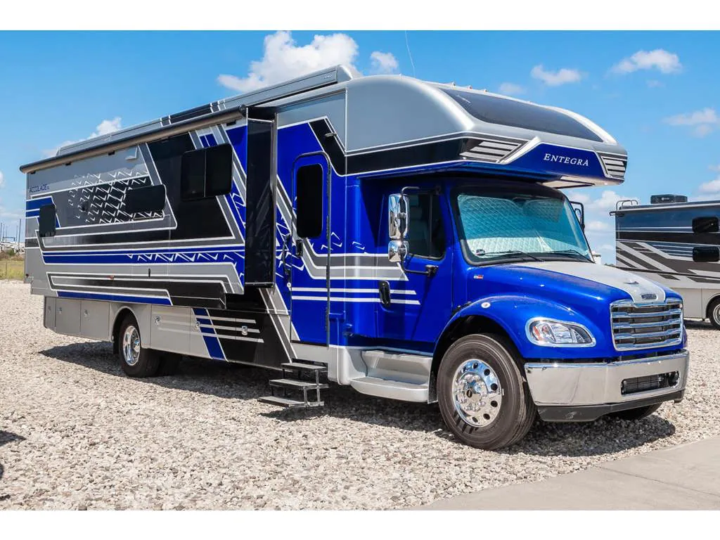 2026 Entegra Coach Accolade XL 37M - Photo 2