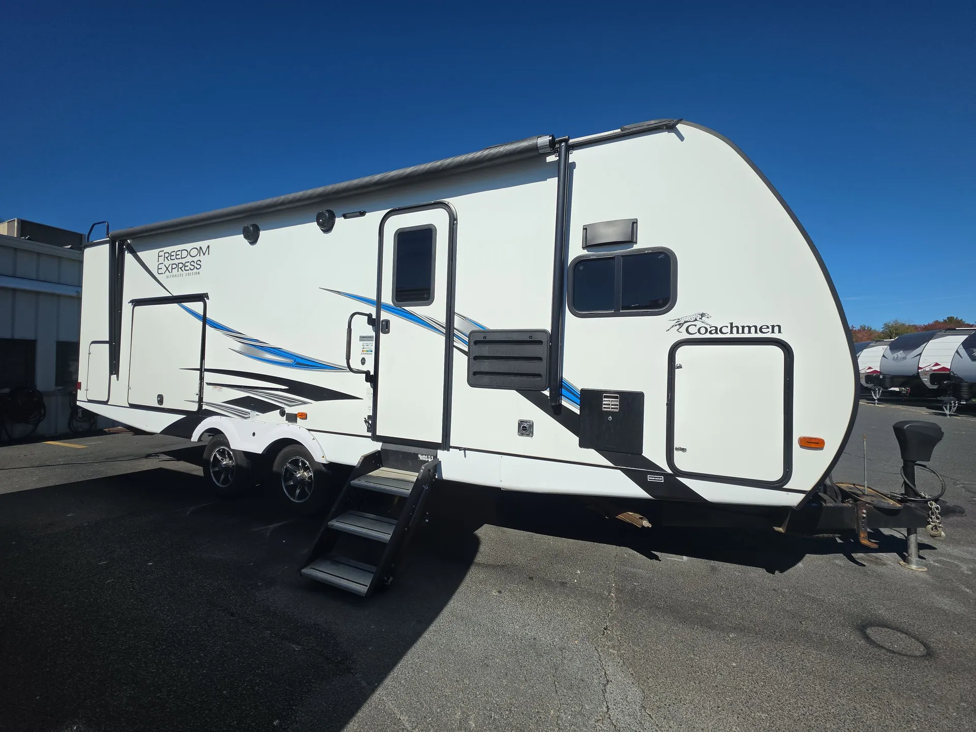 2021 Coachmen Freedom Express 259FKDS — campside