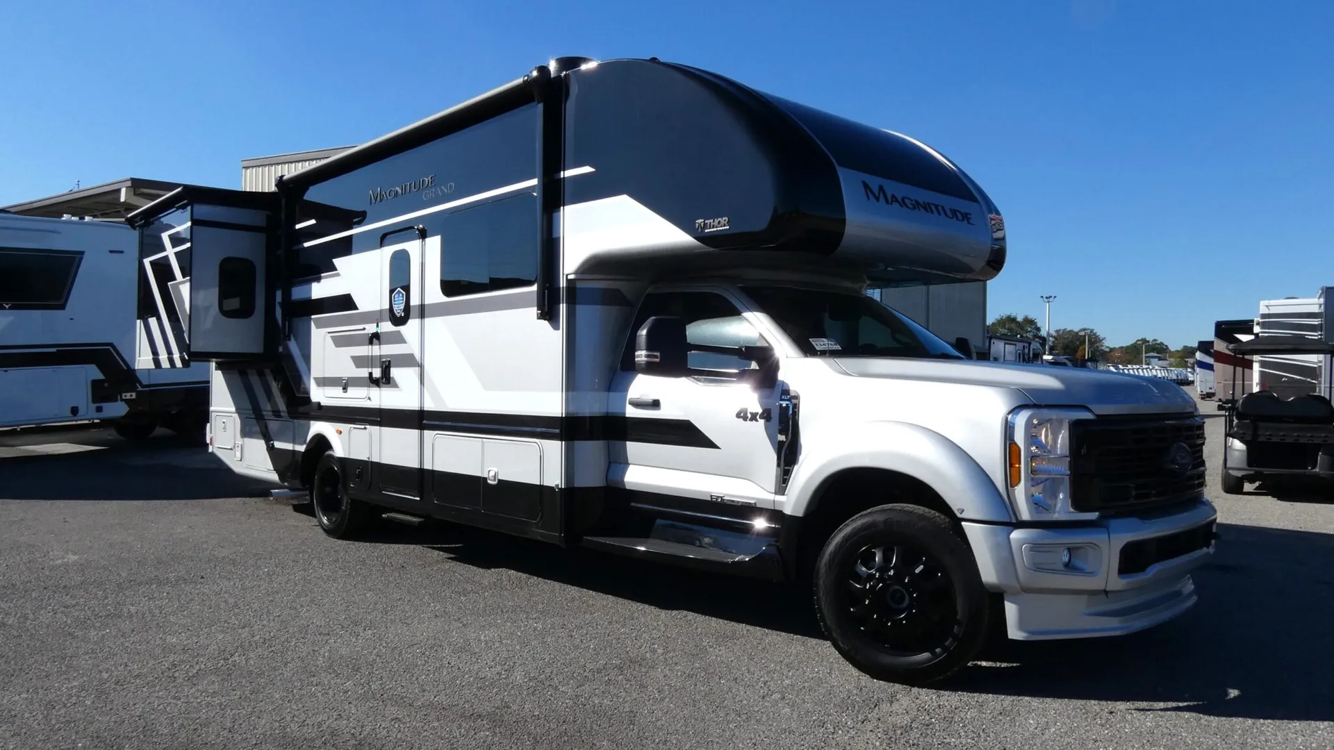2026 Thor Motor Coach Magnitude Grand X32 - Photo 2